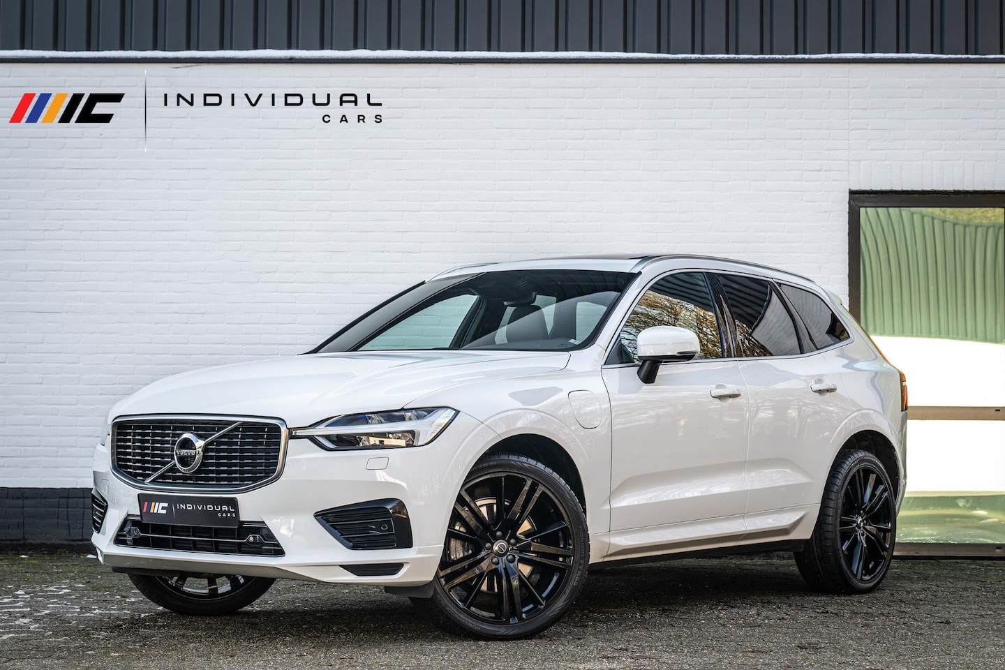 Volvo XC60 - 2.0 T8 Recharge AWD R-Design Pano Nappa Trekhaak Volvo XC60 2.0 T8 Twin Engine AWD R-Desig - AutoWereld.nl