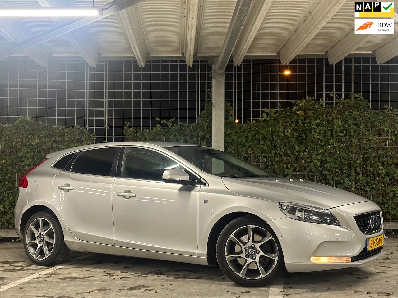 Volvo V40 - 2.0 D2 Ocean Race/1Ste eigenaar/Automaat/Nap/Dealer onderhouden/Leder/Navi - AutoWereld.nl