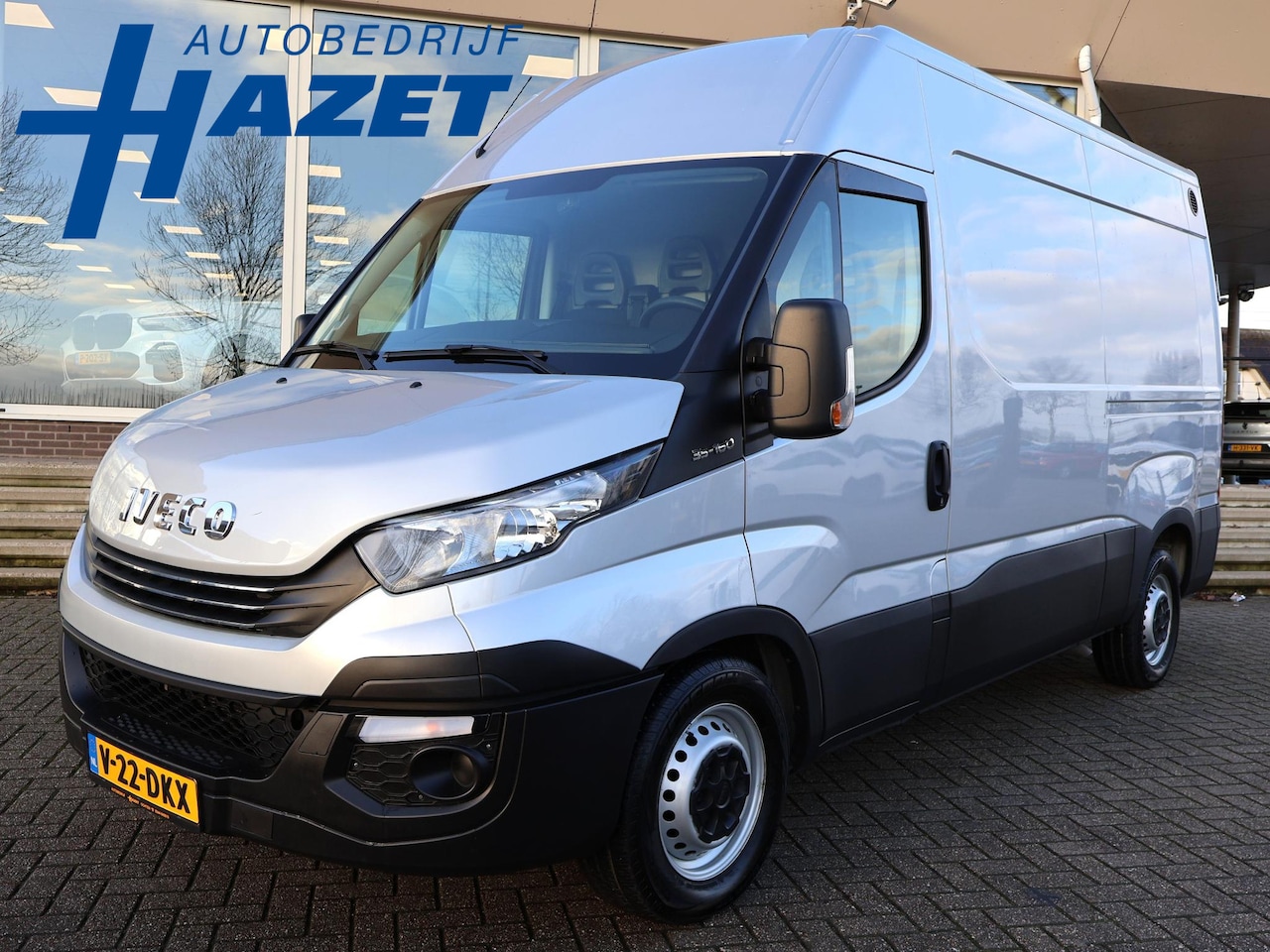 Iveco Daily - 35S16V 2.3 160 PK AUTOMAAT + 3500 KG TREKHAAK | CAMERA | EURO 6 - AutoWereld.nl