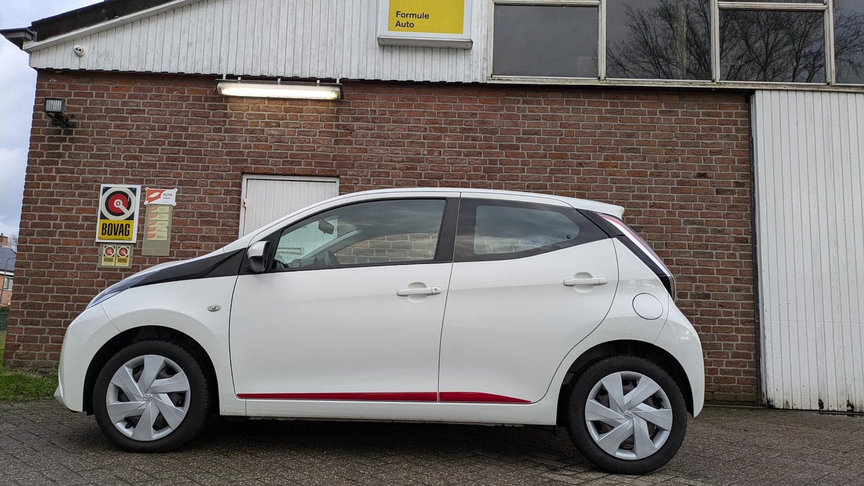 Toyota Aygo - 1.0 VVT-i X- airco - bluetooth - AutoWereld.nl