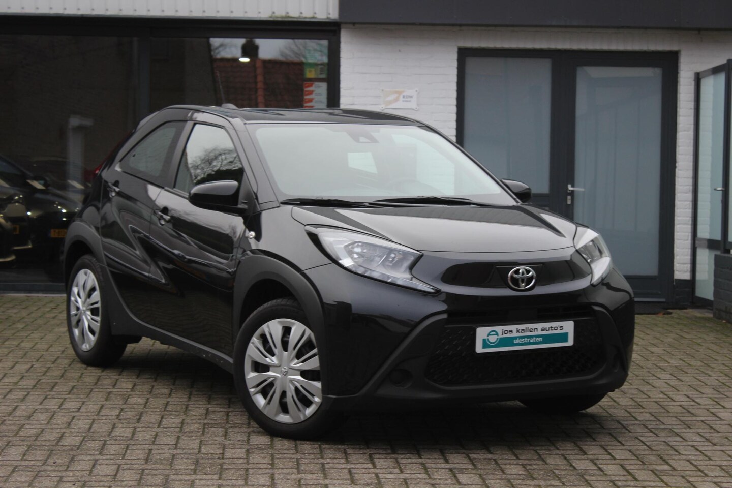 Toyota Aygo X - 1.0 VVT-i S-CVT Play Airco, Camera, Carplay, LM Velgen 17" - AutoWereld.nl