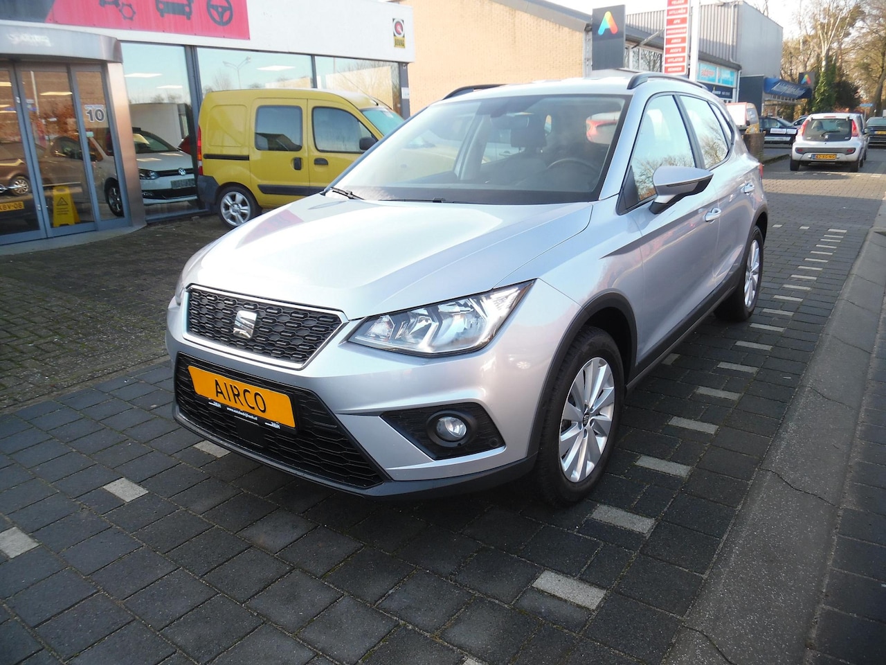 Seat Arona - 1.0 TSI Style Business Intense 5 deurs, airco, trekhaak, apple carplay, navigatie, pdc, cr - AutoWereld.nl