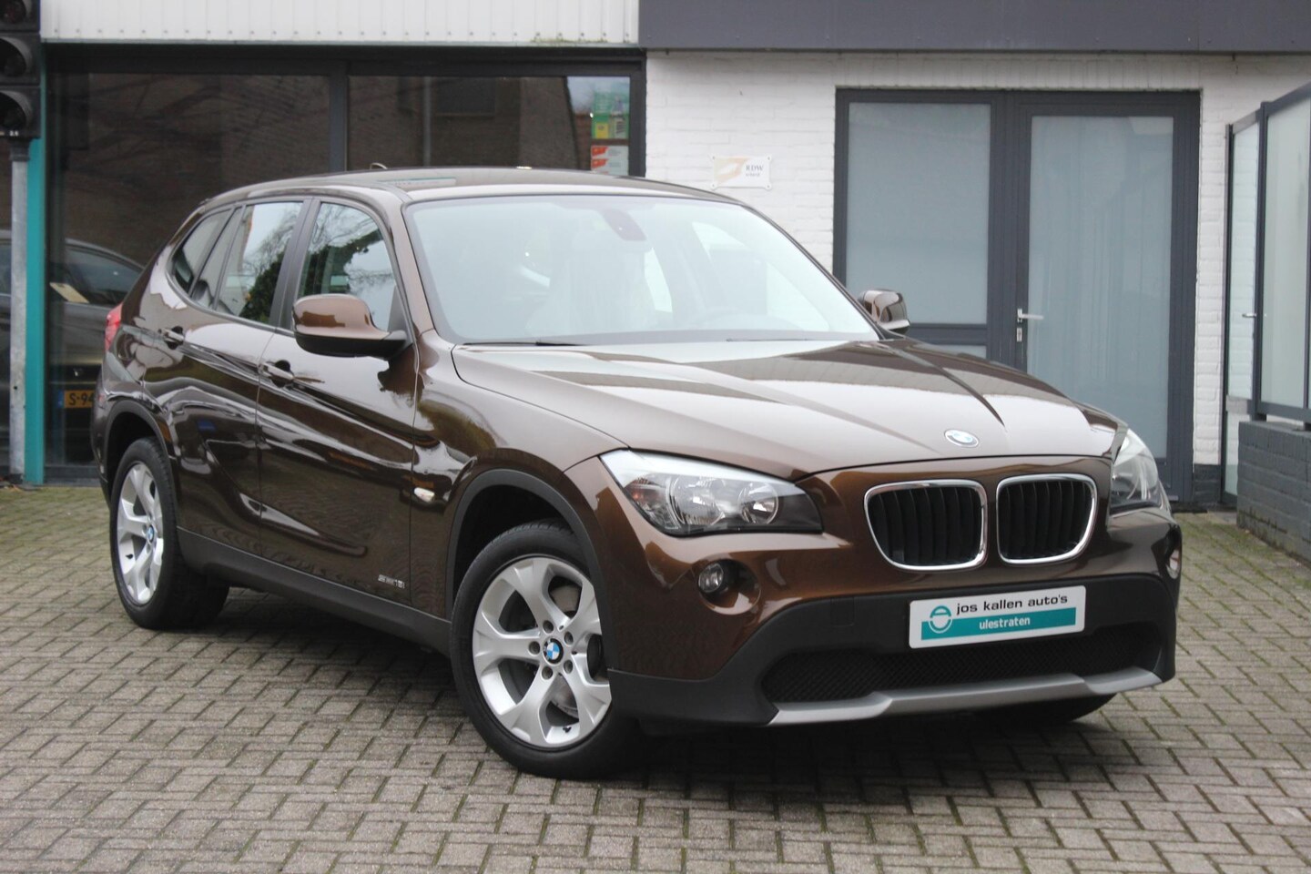 BMW X1 - sDrive18i Executive Navi, PDC, LM Velgen, Nieuwe Distributie ketting - AutoWereld.nl