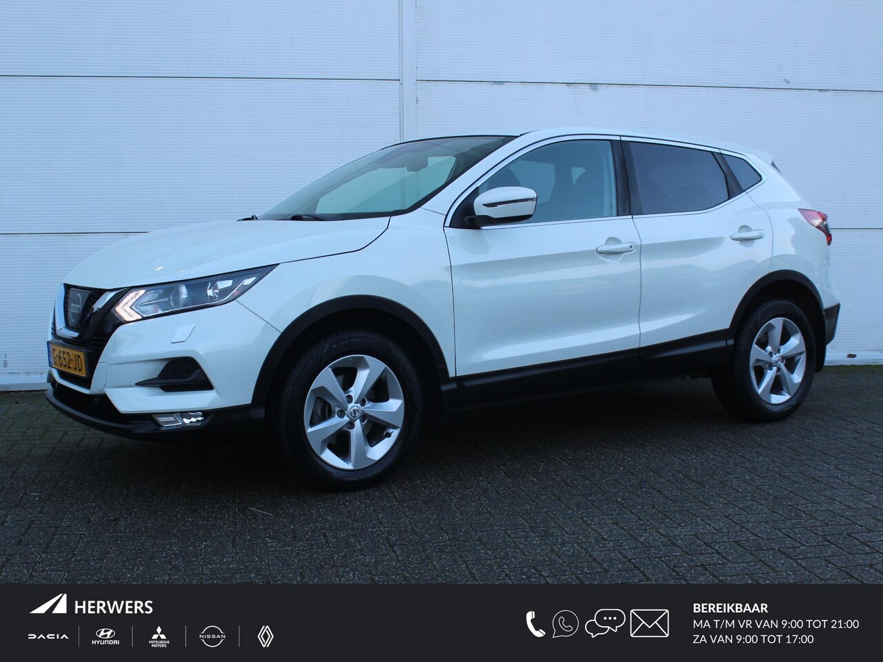 Nissan Qashqai - 1.2 DIG-T 115 N-Connecta / Trekhaak (1200 KG) / Navigatie / Parkeersensoren Voor & Achter - AutoWereld.nl