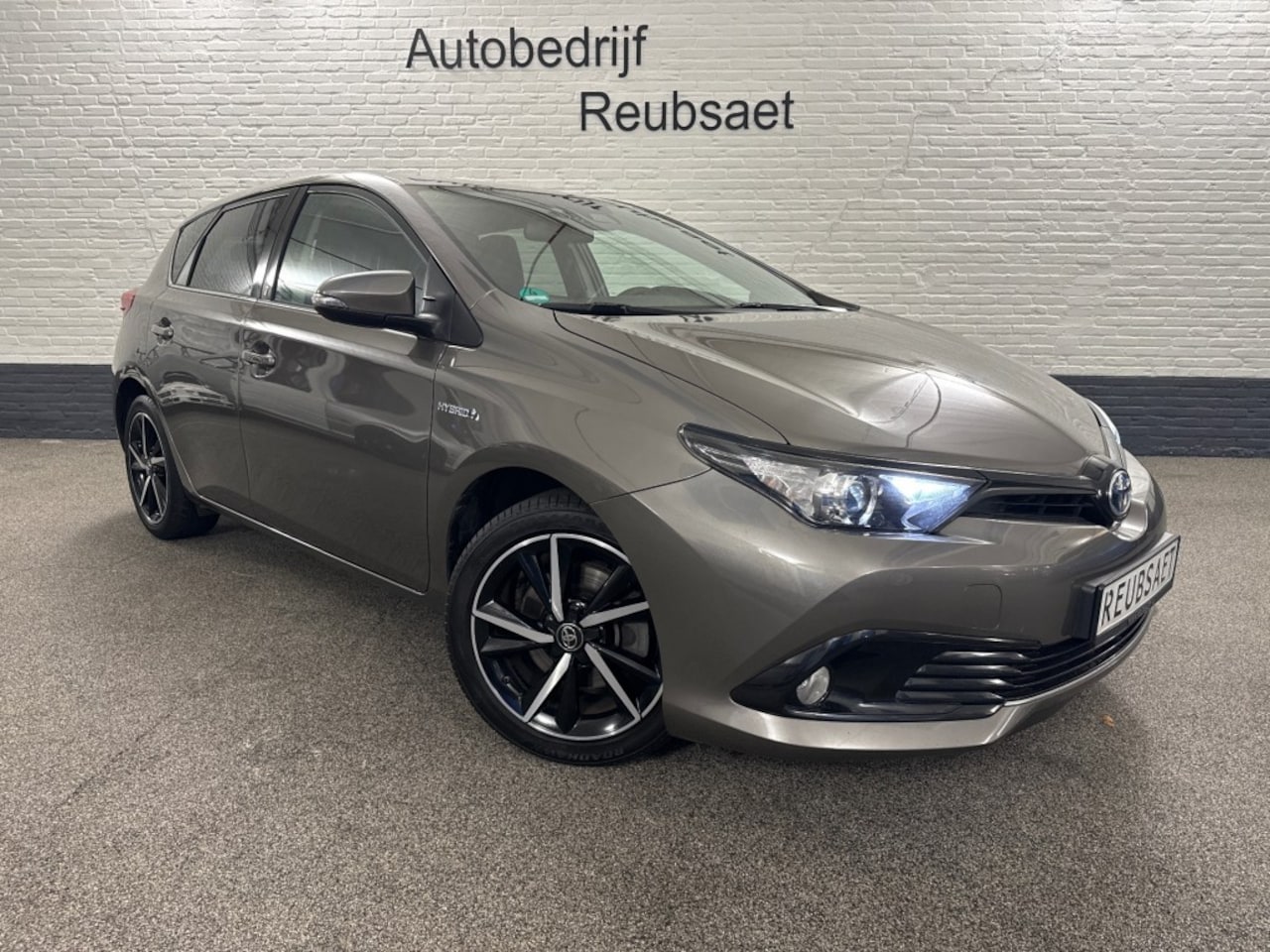 Toyota Auris - 1.8 Hybrid Dynamic Clima Cruise Stoelverw, Led Incl 12Mnd Garant - AutoWereld.nl