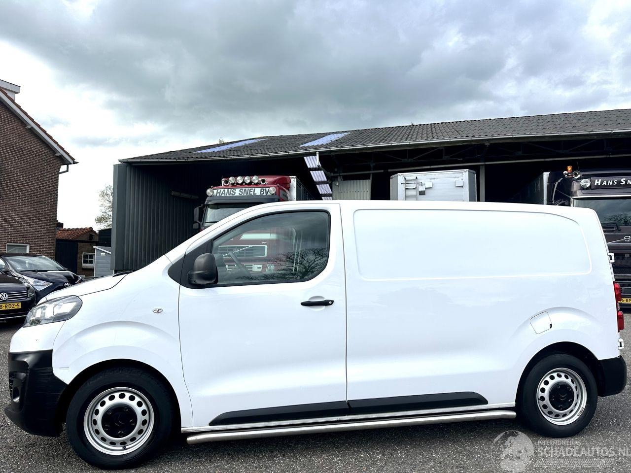 Citroën Jumpy - 1.5 BlueHDI 102pk 6-bak L2/H1 Club - nap - navi - pdc - licht + regensensor - airco - crui - AutoWereld.nl