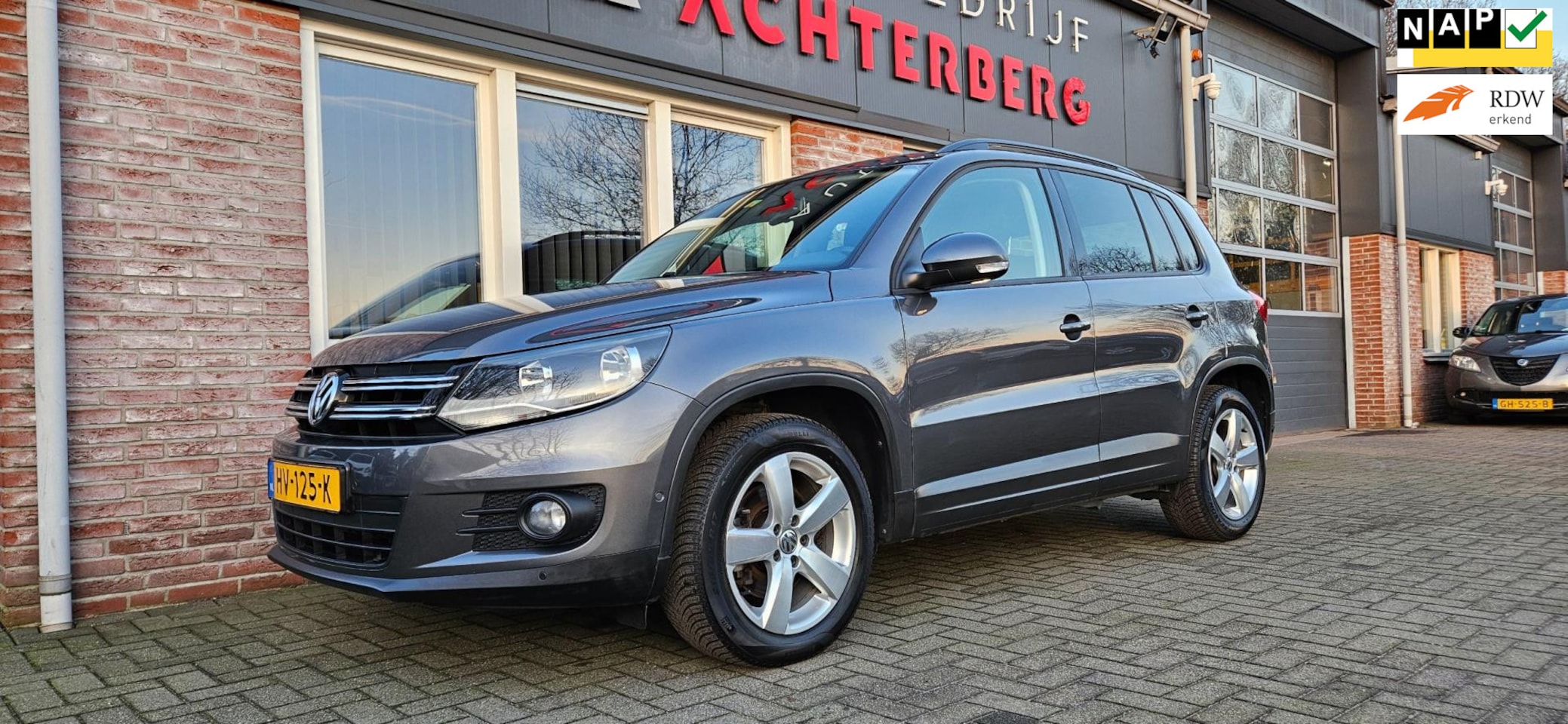 Volkswagen Tiguan - 1.4 TSI Comfort&Design Edition Trekhaak! Navigatie! Nette Auto! NAP! Airco! Cruise Control - AutoWereld.nl