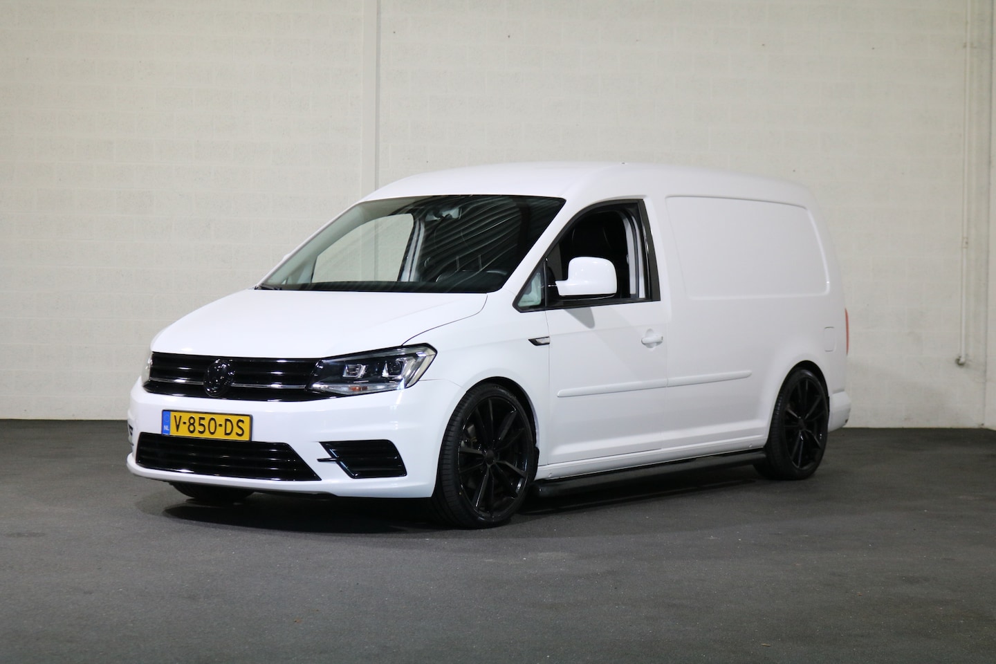 Volkswagen Caddy - 2.0 TDI L2 H1 102pk Automaat Airco Navigatie Verlagingsset - AutoWereld.nl