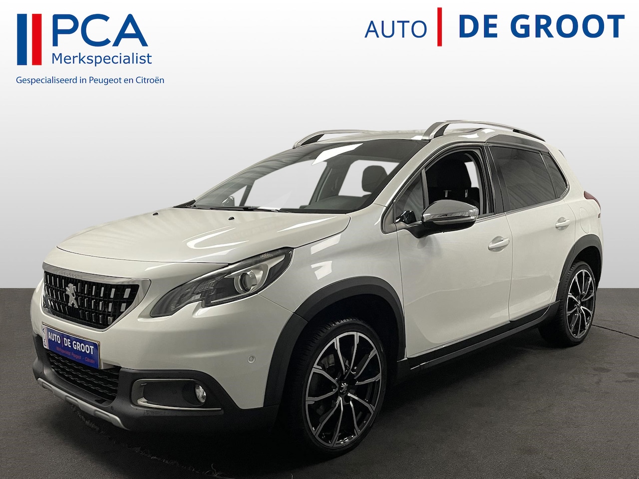 Peugeot 2008 - ALLURE Autom. 110pk Navi+Carplay | Trekhaak | Panodak - AutoWereld.nl