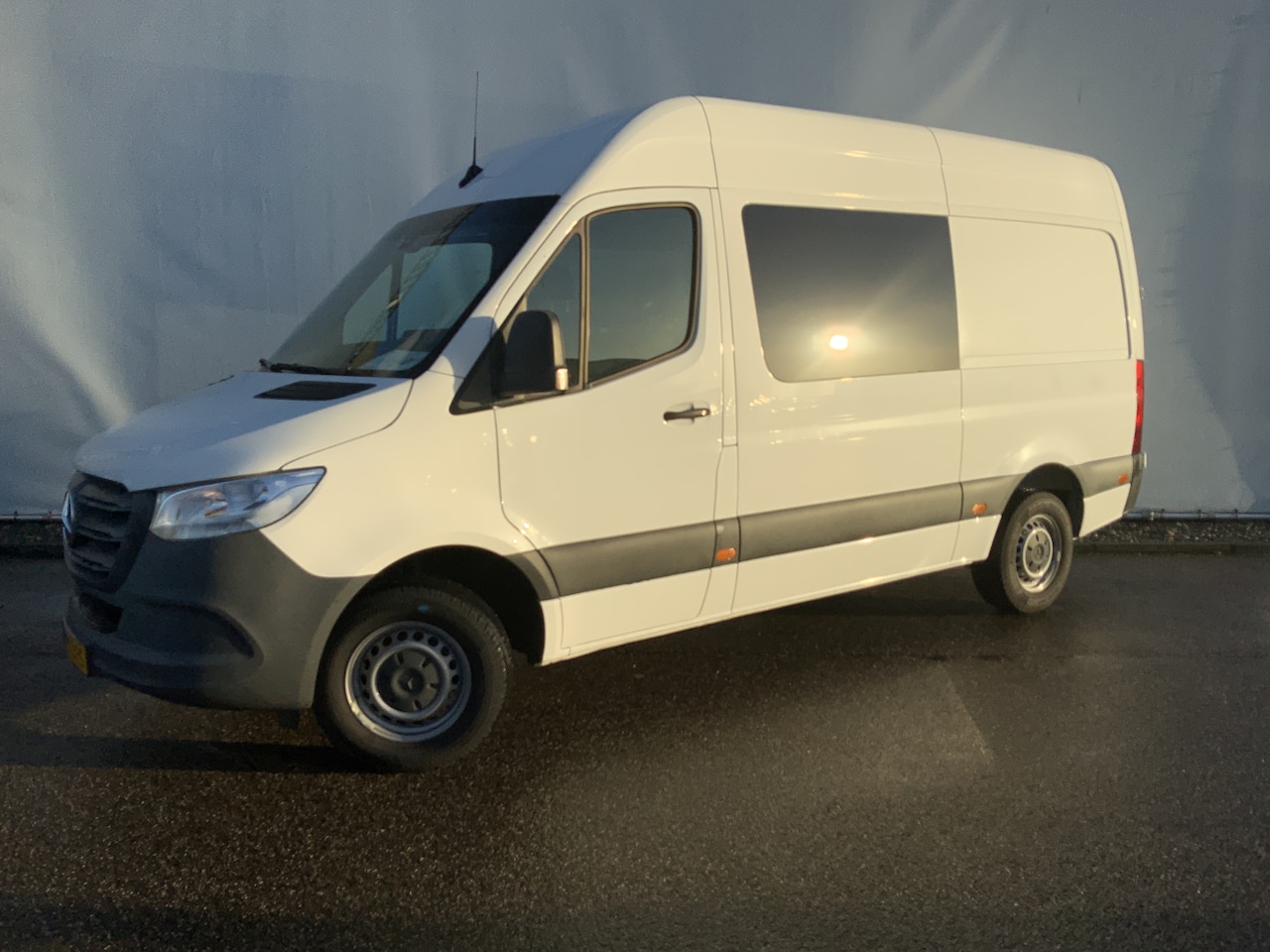 Mercedes-Benz Sprinter - 314 2.2 CDI L2H2 Dub Cab Doka 5 Zits Airco Leer Trekhaak 2000 KG Camera Navi Opstap Euro 6 - AutoWereld.nl