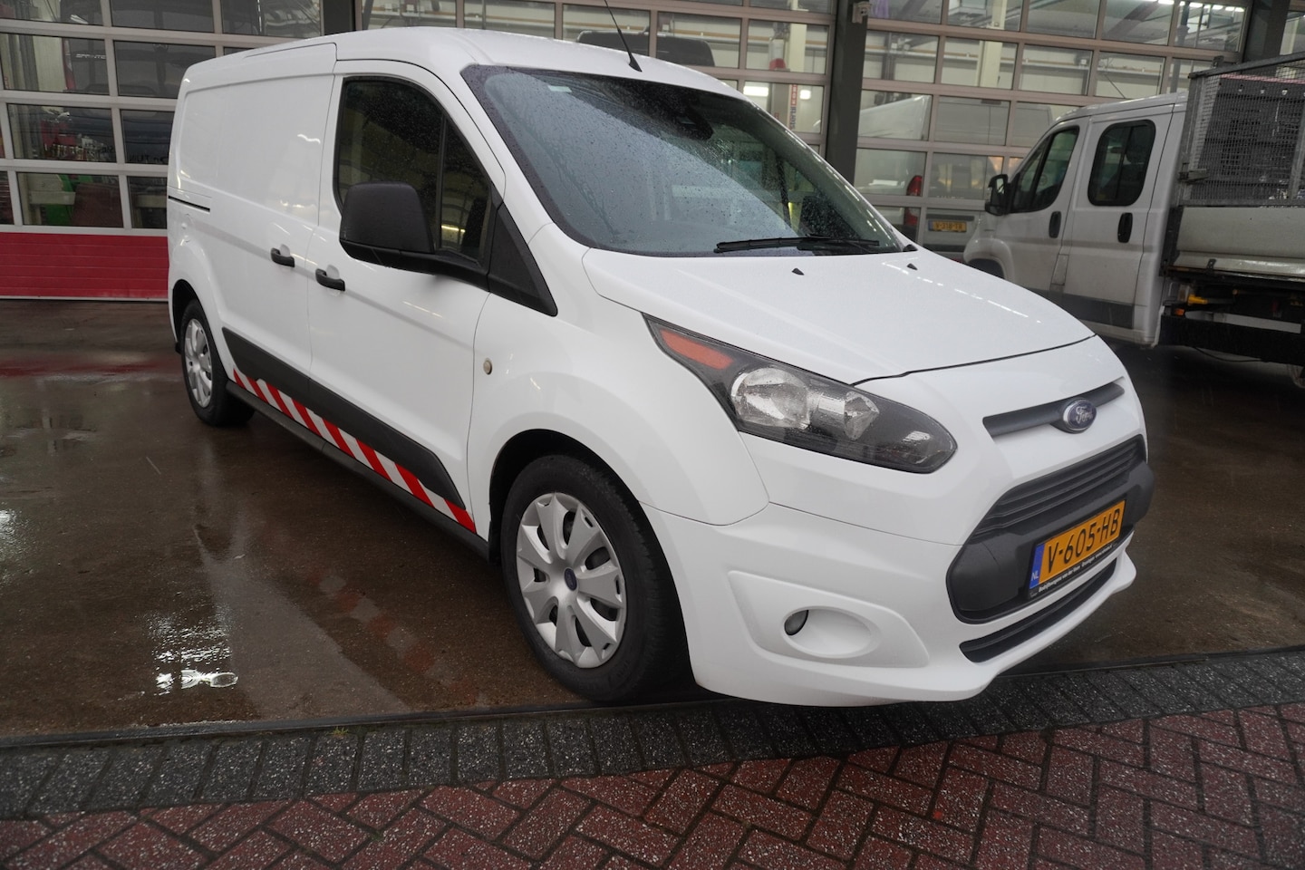 Ford Transit Connect - TDCI 101PK L2 Trend nr.V103 | Airco | Navi | Cruise - AutoWereld.nl