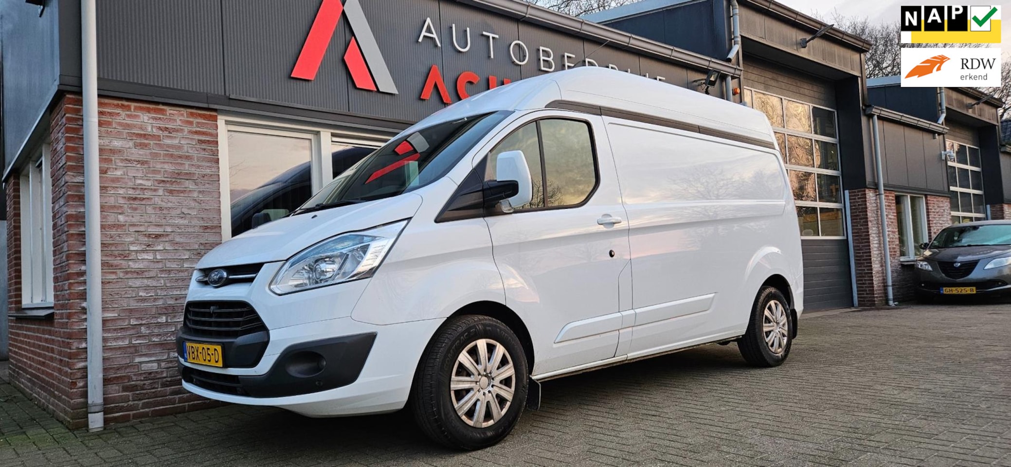 Ford Transit Custom - 310 2.2 TDCI L2H1 Limited Camper Inrichting! Marge! Trekhaak! Airco! Cruise Control! 155PK - AutoWereld.nl