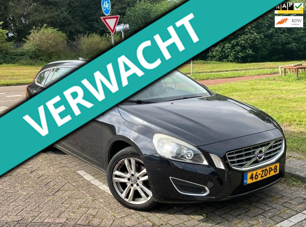 Volvo V60 - 1.6 T3 Summum AUTOMAAT|LEDER|17"|DEALER|BOEKJES ETC - AutoWereld.nl