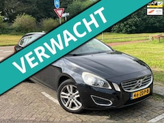 Volvo V60 - 1.6 T3 Summum AUTOMAAT|LEDER|17"|DEALER|BOEKJES ETC