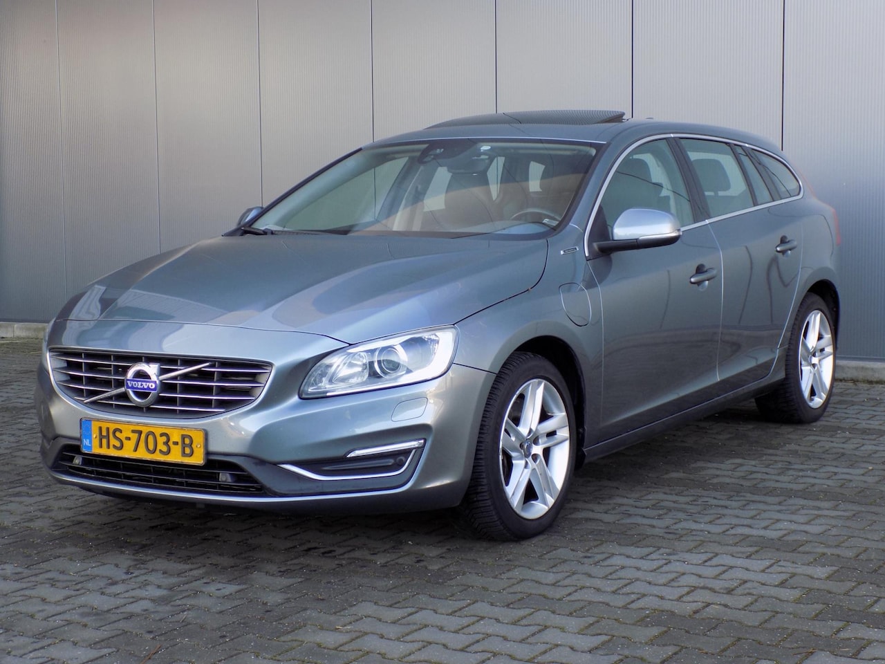 Volvo V60 - 2.4 D6 Twin Engine R-Design Automaat - AutoWereld.nl