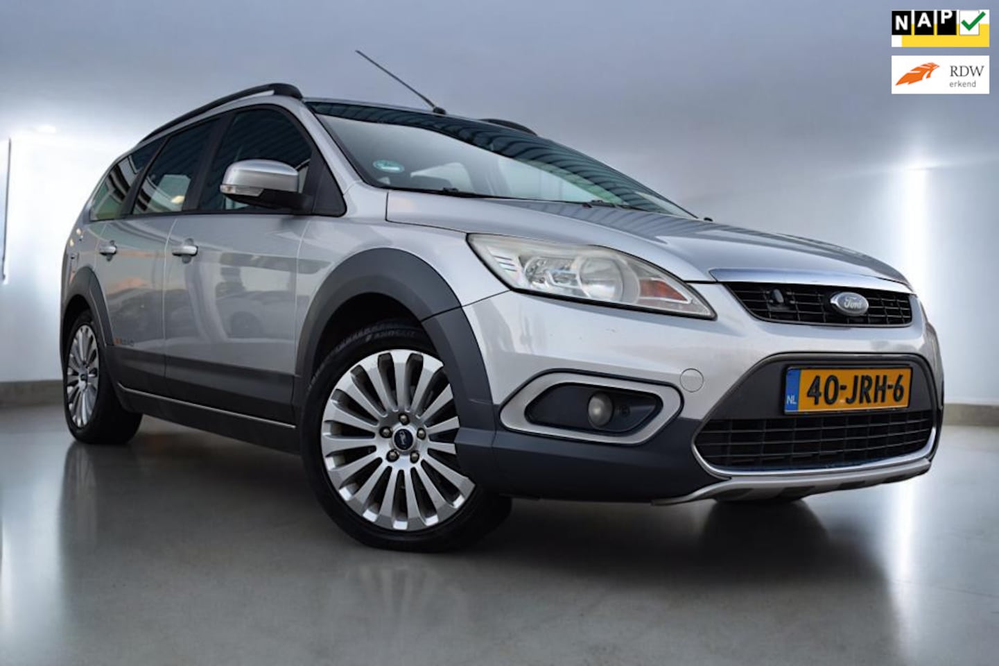 Ford Focus Wagon - 1.8 Titanium Flexi Fuel, XRoad edition, Extra stoer, Fullmap navigatie, Lederen bekleding,