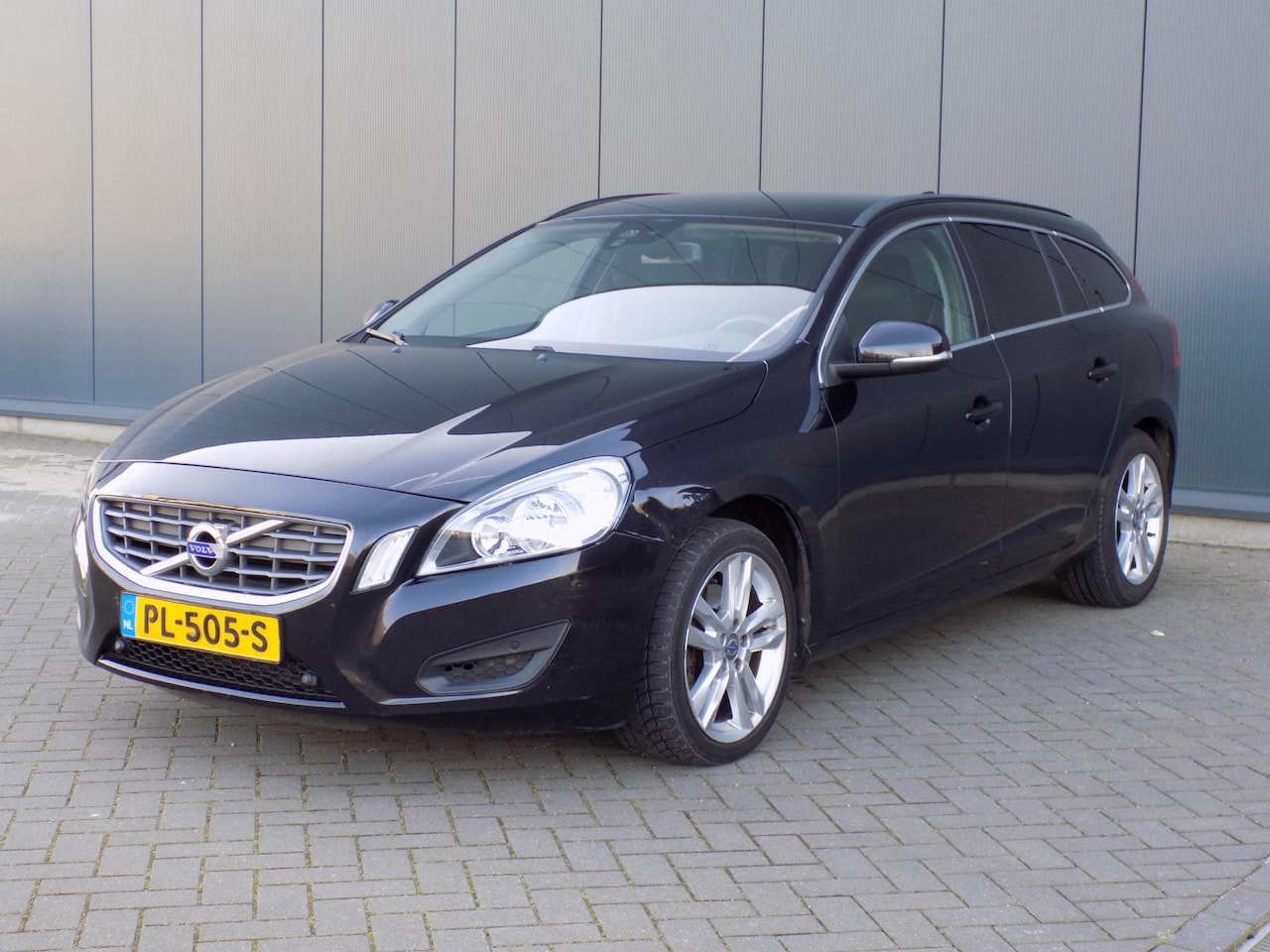 Volvo V60 - 1.6 DRIVe Momentum Automaat - AutoWereld.nl