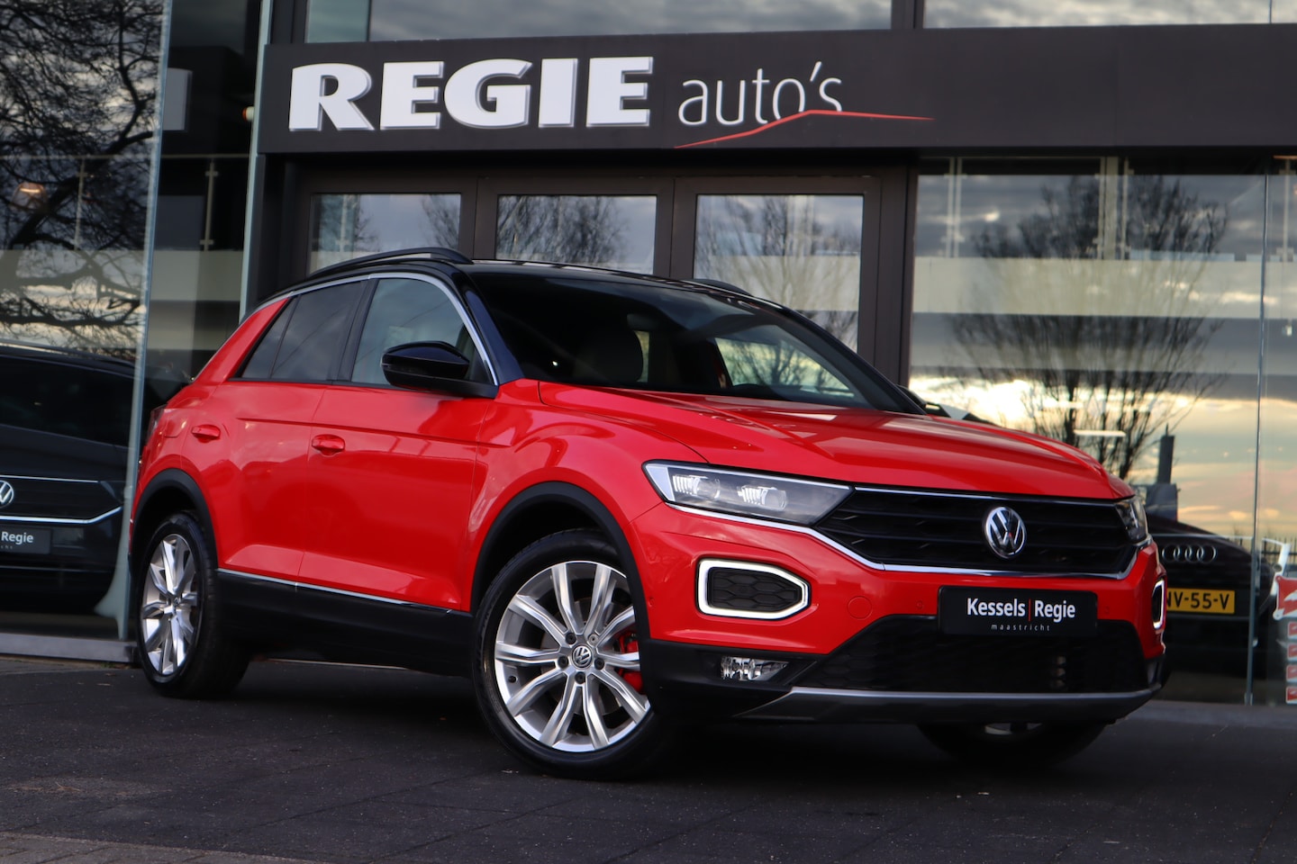 Volkswagen T-Roc - 2.0 TSI 4Motion Sport Leer Navi LED ACC Camera - AutoWereld.nl