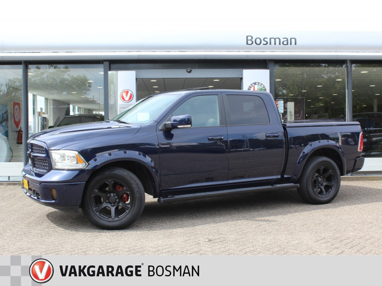 Dodge Ram 1500 - 5.7 V8 4x4 Laramie Quad Cab/Luchtvering/Schuifdak/Grijskenteken - AutoWereld.nl