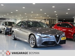 Alfa Romeo Giulia - 2.0T Super/CAMERA/CRUISE/STOEL- EN STUURVERWAMING