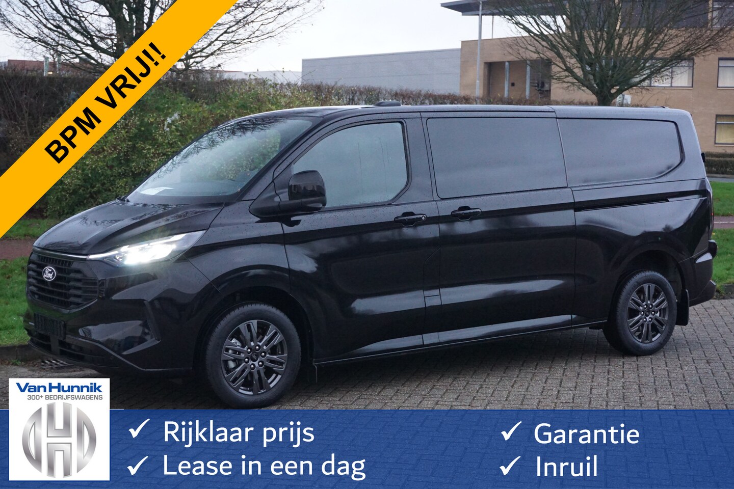 Ford Transit Custom - 300L 170PK DC Limited AUT BPM VRIJ!! Navi, ACC, Trekhaak, 360° Cam, 17" LM, Elec. Schuifde - AutoWereld.nl