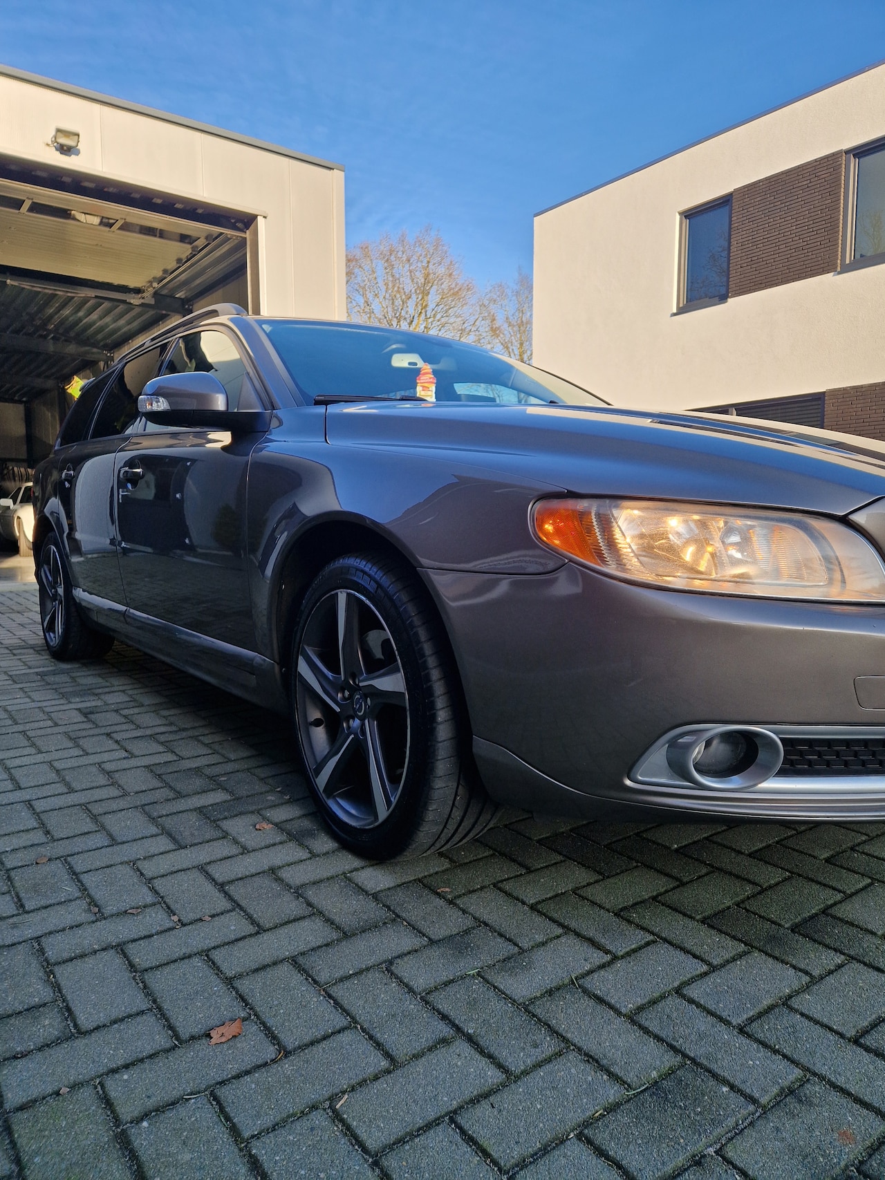 Volvo V70 - 2.4 D5 Summum - AutoWereld.nl