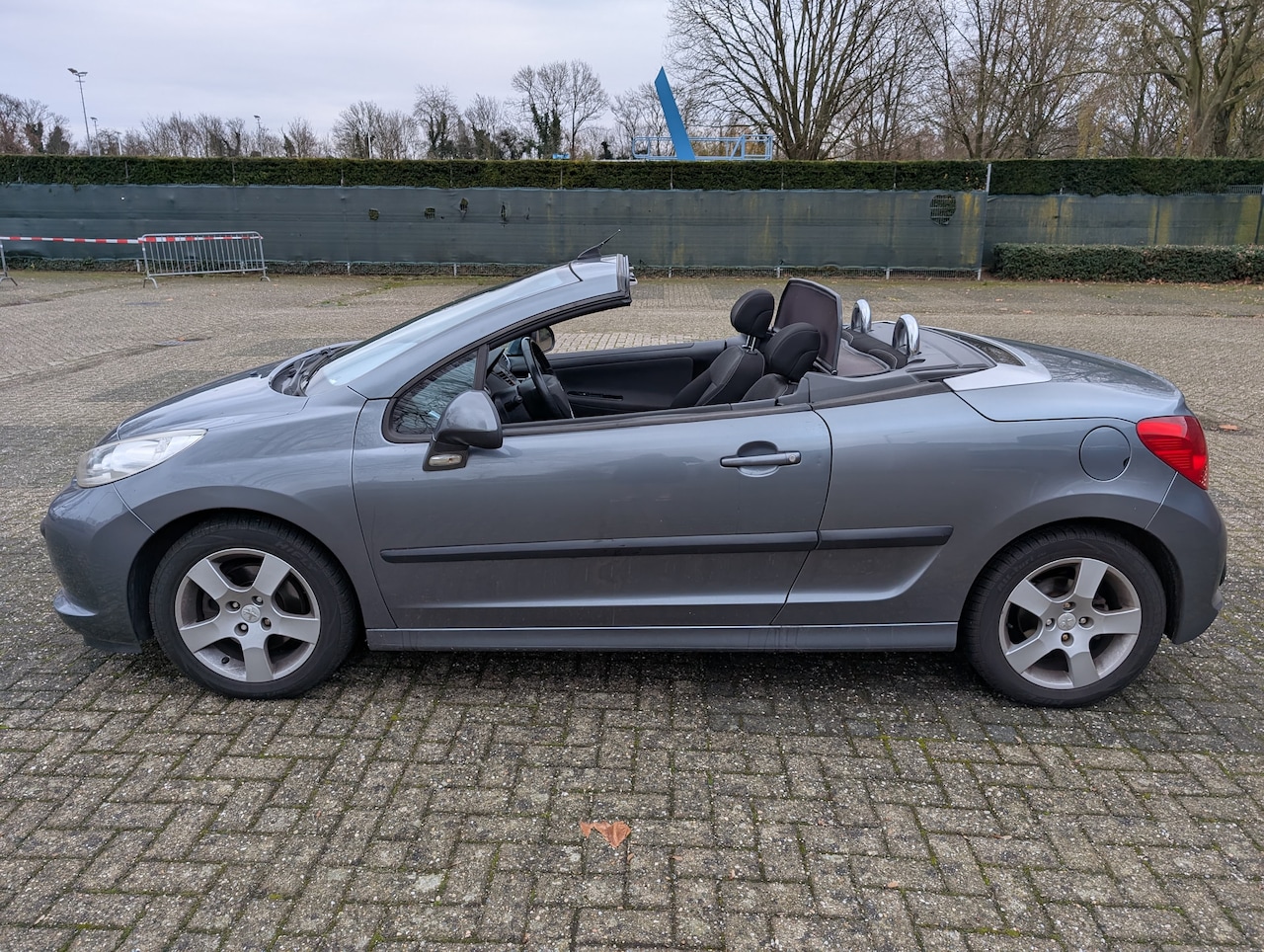 Peugeot 207 CC - 1.6 VTi Ingebouwde navigatie, handsfree bellen, android auto, appleplay - AutoWereld.nl