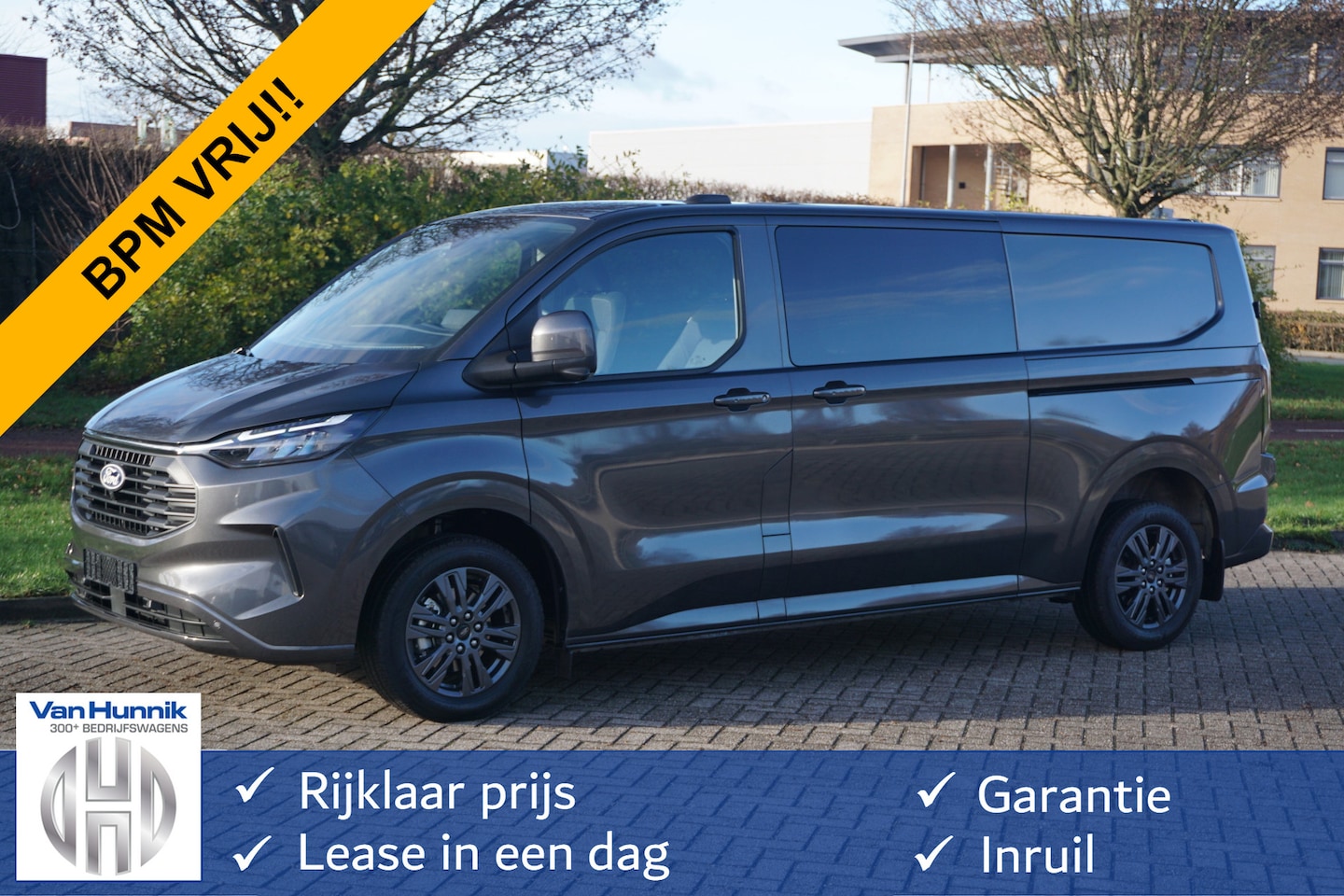 Ford Transit Custom - 320L 170PK DC Limited AUT BPM VRIJ!! Navi, ACC, Trekhaak, 360° Cam, 17" LM, 2x Schuifdeur! - AutoWereld.nl