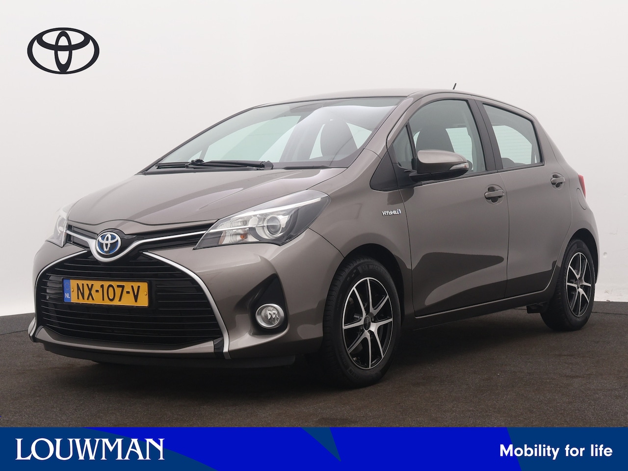 Toyota Yaris - 1.5 Hybrid Aspiration Limited | Camera | Trekhaak | LM velgen | - AutoWereld.nl