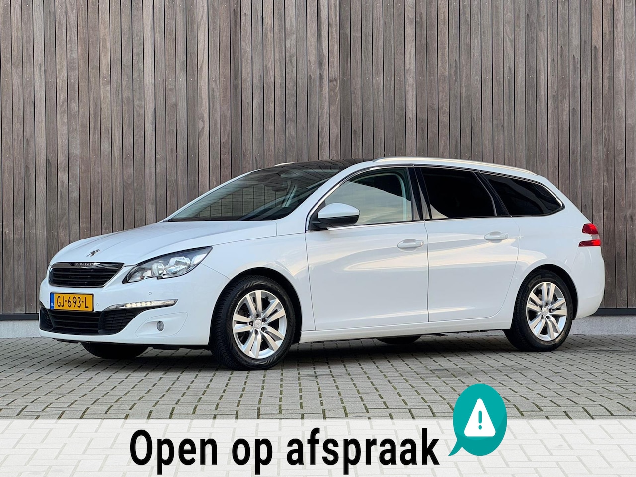 Peugeot 308 SW - 1.2 PureTech Lease Executive |Pano|Trekhaak| - AutoWereld.nl