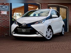 Toyota Aygo - 1.0 VVT-i x-play | NAVIGATIE | CAMERA | CARPLAY | AIRCO