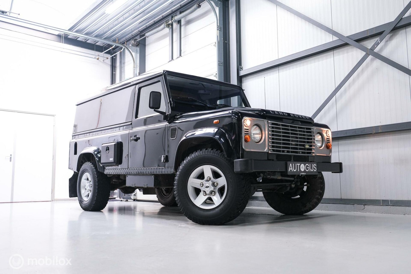 Land Rover Defender 110 - 2.4 TD | Airco | BTW auto | Origineel NL | NAP | Commercial | ASS stoelen | Trekhaak | 60t - AutoWereld.nl