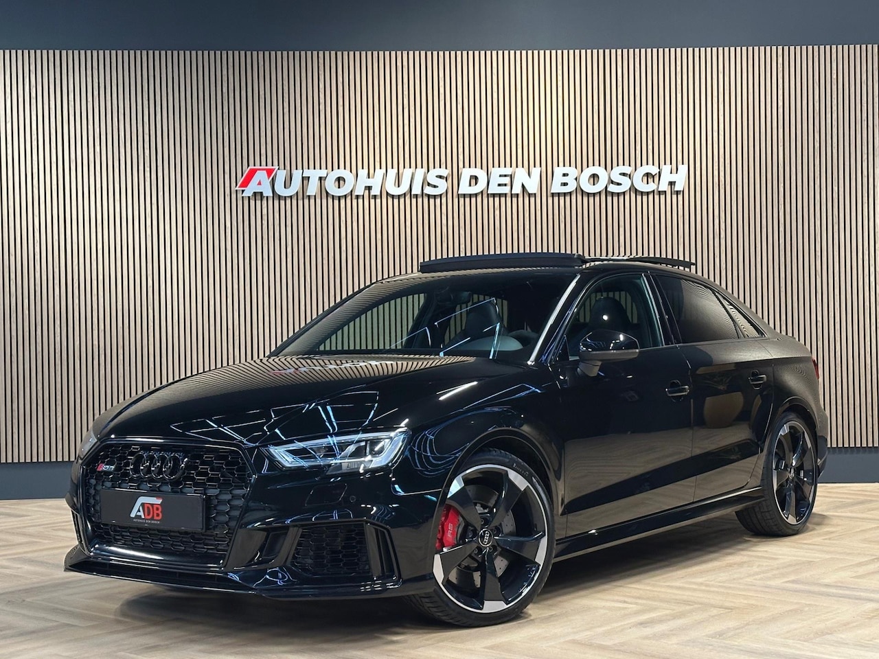 Audi RS3 - Limousine 2.5 TFSI Quattro 400PK - Pano - B&O - AutoWereld.nl