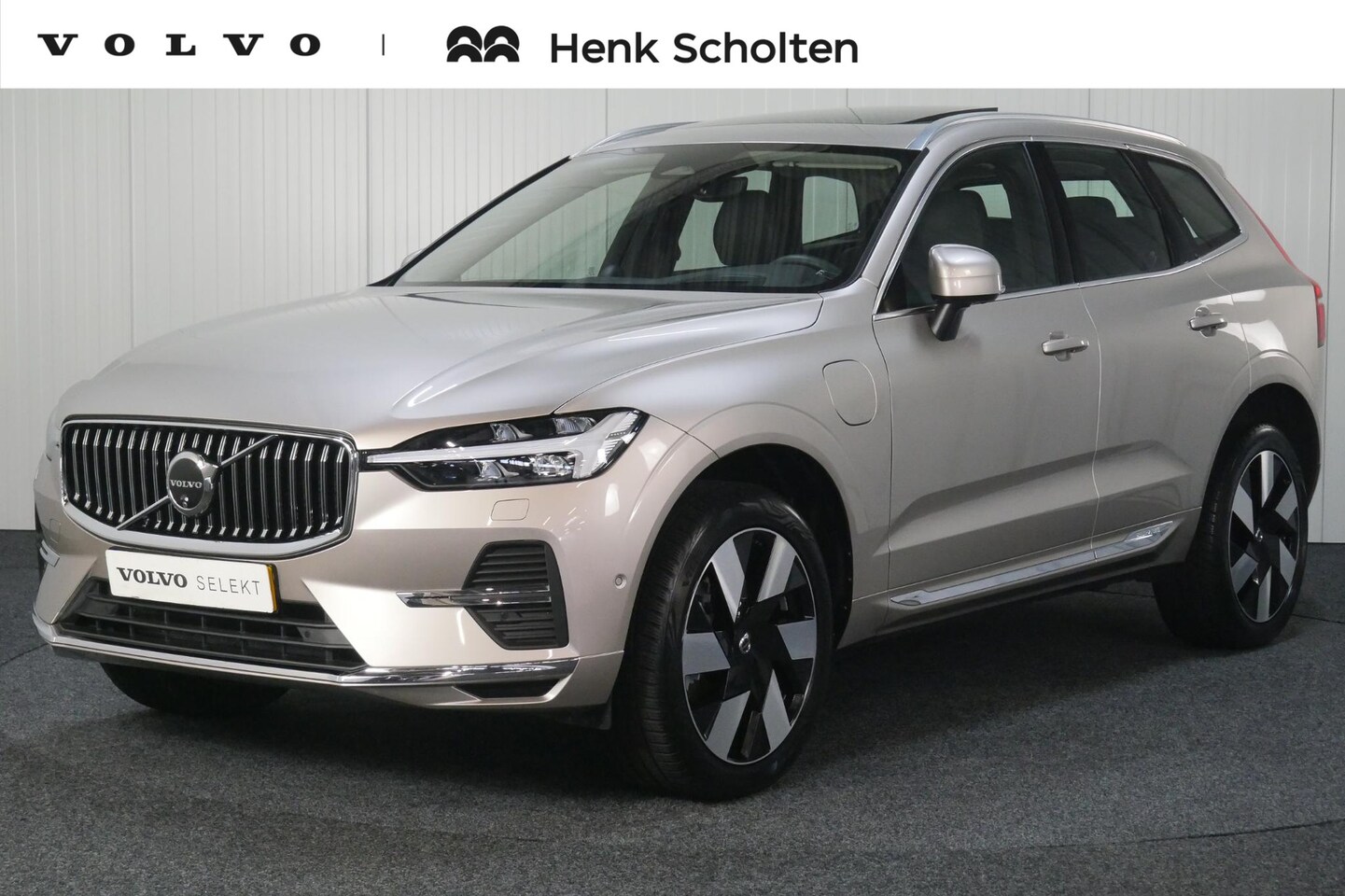 Volvo XC60 - T6 AUT8 350PK Ultimate Bright, Verwarmbare Voorstoelen, 360 Graden Camera, Massagefunctie - AutoWereld.nl