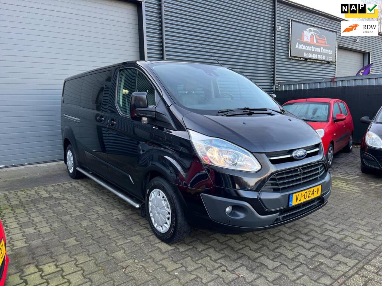 Ford Transit Custom - 290 2.2 TDCI L2H1 Limited DC Champions Edition - AutoWereld.nl