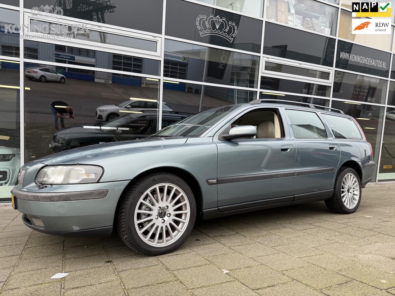 Volvo V70 - 2.5 T Comfort-Line 2.5 T Comfort Line - AutoWereld.nl