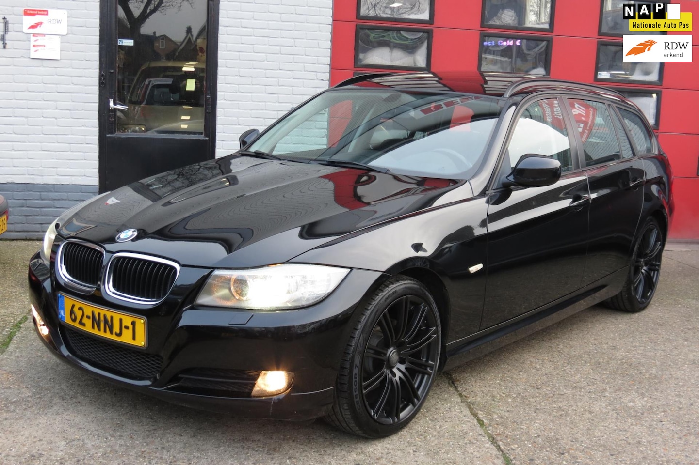 BMW 3-serie Touring - 316i Business Line 316i Business Line , NAVI, PANO, 18 INCH - AutoWereld.nl