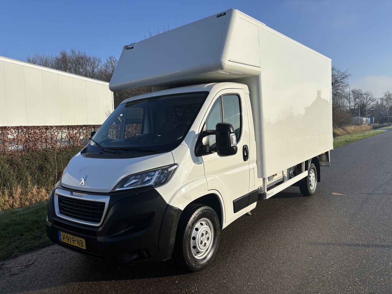 Peugeot Boxer - 435 2.0 BlueHDI BAKWAGEN / LAADKLEP / AIRCO / 122dkm! NAP! - AutoWereld.nl