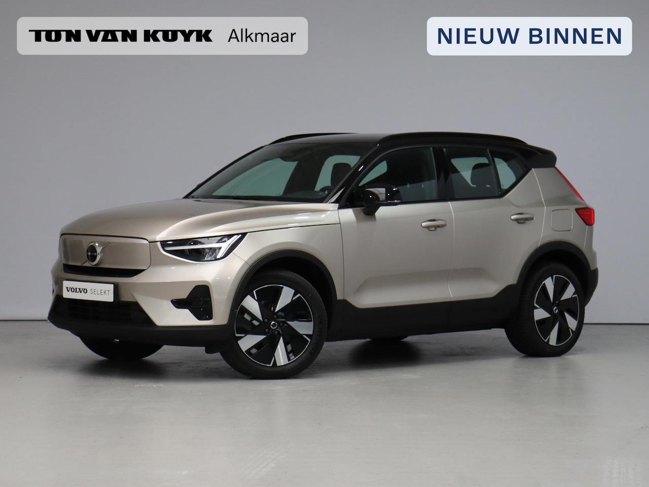 Volvo XC40 - Single Motor Extended Range Plus 82 kWh / Trekhaak / Keyless / Stoel en stuurverwarming / - AutoWereld.nl