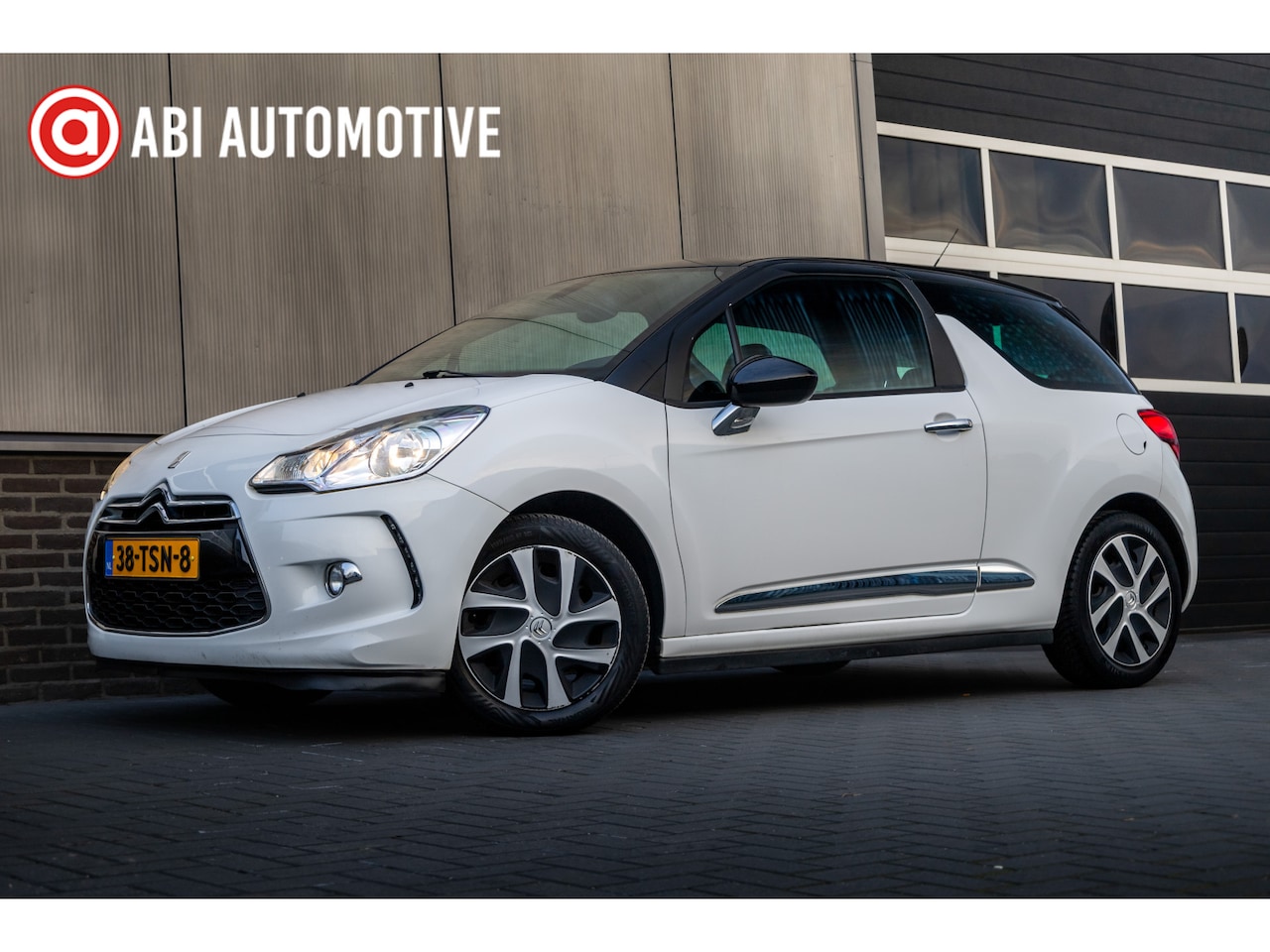 Citroën DS3 - 1.6 e-HDi 93 pk So Chic / NL-Auto/ Sport-Stoelen/ Airco/ Cruise-Controle/ Park.Sens/ Navig - AutoWereld.nl