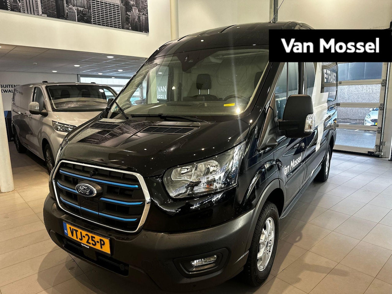 Ford E-Transit - 350 L2H2 Trend 68 kWh - AutoWereld.nl