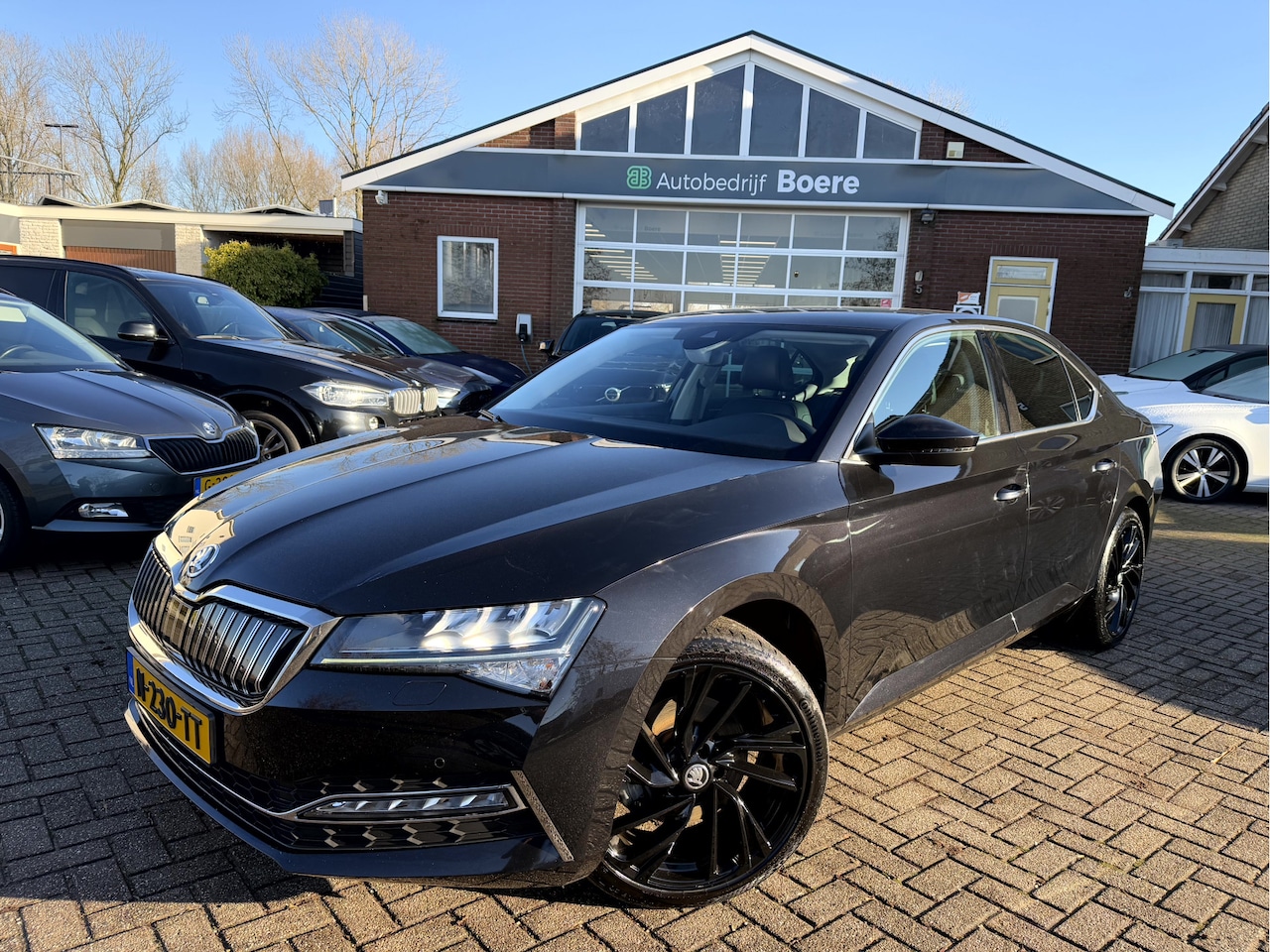 Skoda Superb - 1.4 TSI iV BnsEdition Plus 19''Lmv, Trekhaak, Camera - AutoWereld.nl