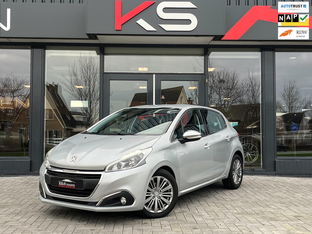 Peugeot 208 - 1.2 PureTech Executive Navi Pdc Cruise 110pk - AutoWereld.nl