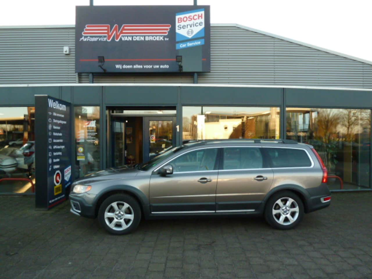 Volvo XC70 - 2.4D D5 136KW AWD AUT Summum - AutoWereld.nl