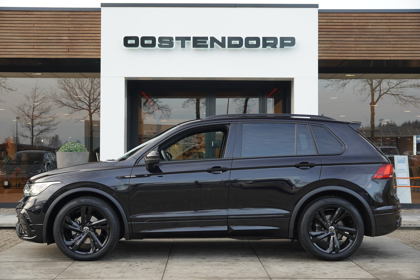 Volkswagen Tiguan - 1.5TSI/150pk R-Line BLACKSTYLE|2020|IQ-Light LED|Trekhaak|Cruise+ACC|PDC+Camera|Head-Up|Vi - AutoWereld.nl