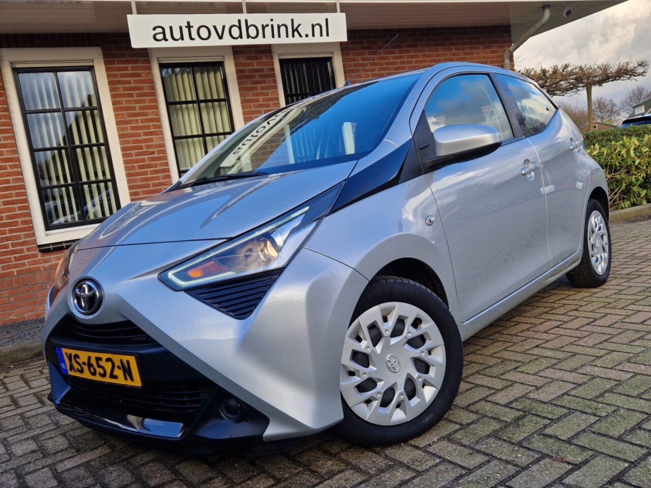 Toyota Aygo - 1.0 VVT-i x-play 1.0 VVT-i x-play, CAMERA / CRUISE CONTROL / NAP - AutoWereld.nl