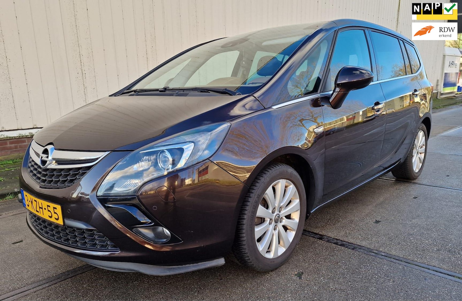 Opel Zafira Tourer - 7p. luxe uitvoering nieuwe apk, beurt en koppeling !! - AutoWereld.nl