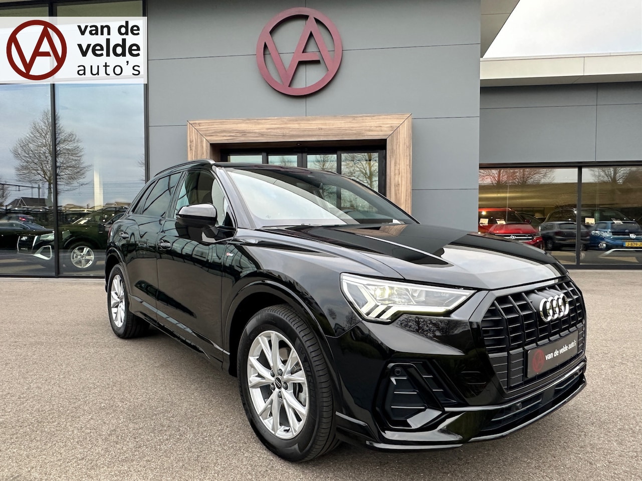 Audi Q3 - 35 TFSI S-line | Panoramadak | Zwart optiek | Trekhaak | Camera | Elek. Achterklep | Rijkl - AutoWereld.nl