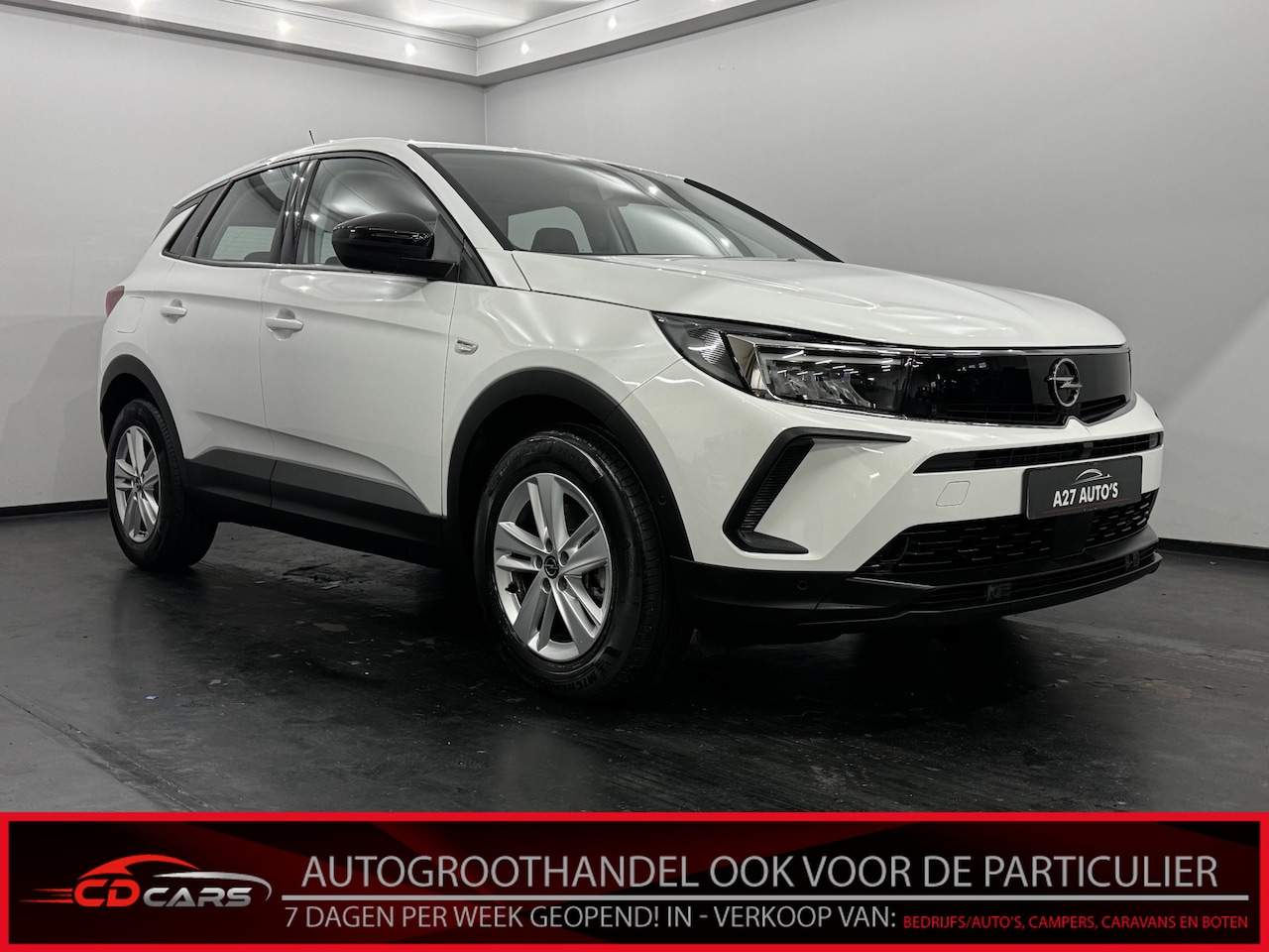 Opel Grandland - 1.2 Turbo Elegance Apple carplay, Parkeer sensoren, Virtual desk, Clima 3 jaar garantie - AutoWereld.nl