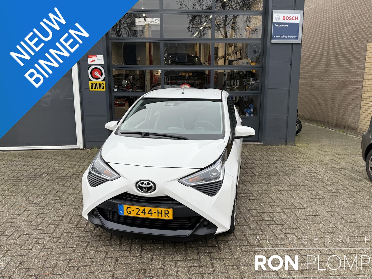 Toyota Aygo - 1.0 VVT-i x-play Automaat / Airco/ Apple Carplay/Android Auto/ Camera/ Led - AutoWereld.nl